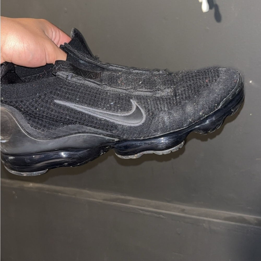 Nike Men's Black Knit Sneakers